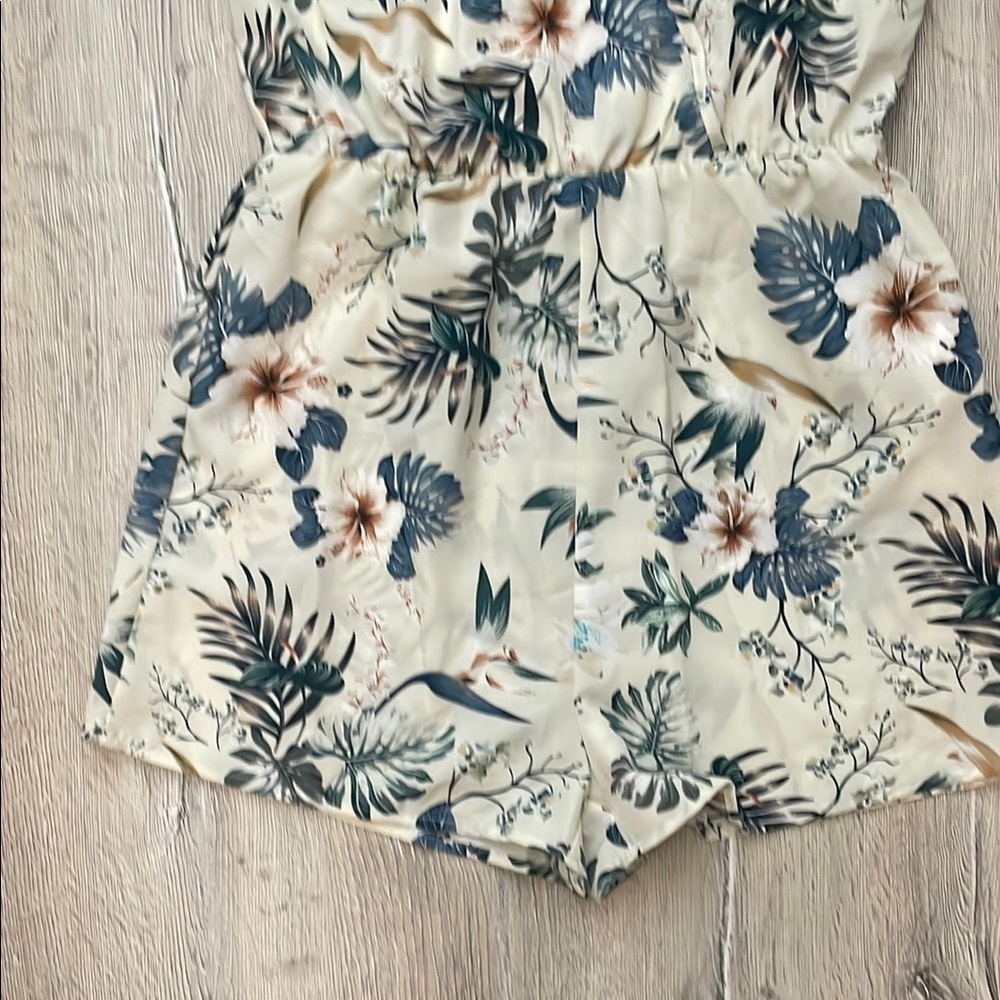Tropical Floral Print Romper - Picture 2 of 8